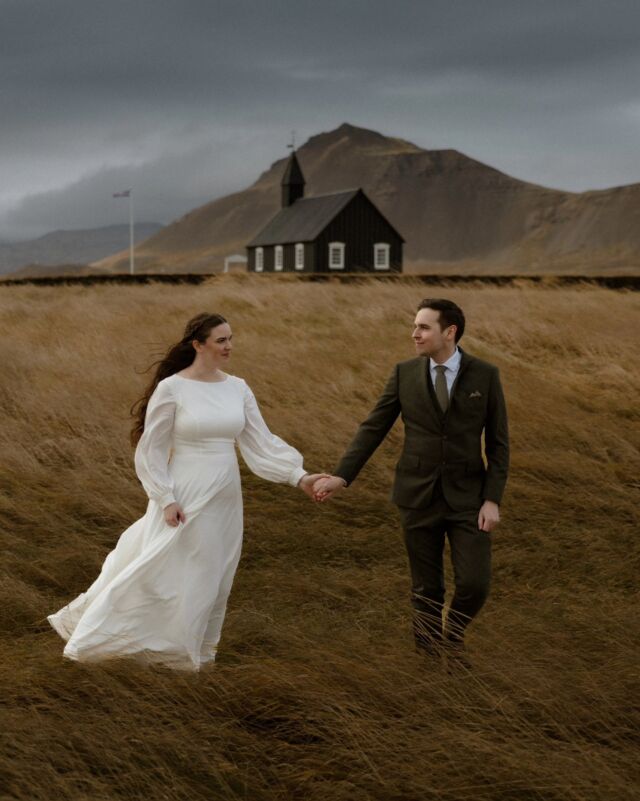 Some frames from a beautiful autumnal elopement in Snæfellsnes we had the pleasure to document, with our lovely couple @cpalmtv and @helen_steeve 
Thank you for inviting us to be a part of your special day 💚

#elopement #elopementphotographer #icelandelopementphotographer #iceland #snaefellsnes #blackchurch #exploreiceland #icelandtravel #couplephotoshoot @thekitchenerspresets